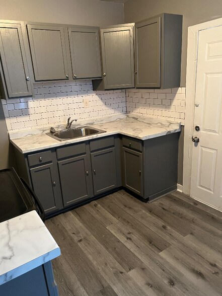 Building Photo - 6322 Regent St