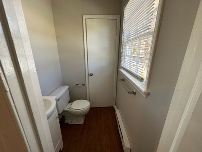 Building Photo - Charming Single Family Home - Convenient l...