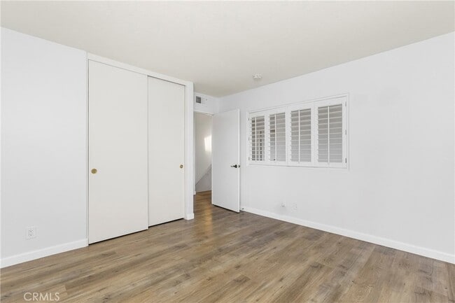 Building Photo - 10 Bravo Ln