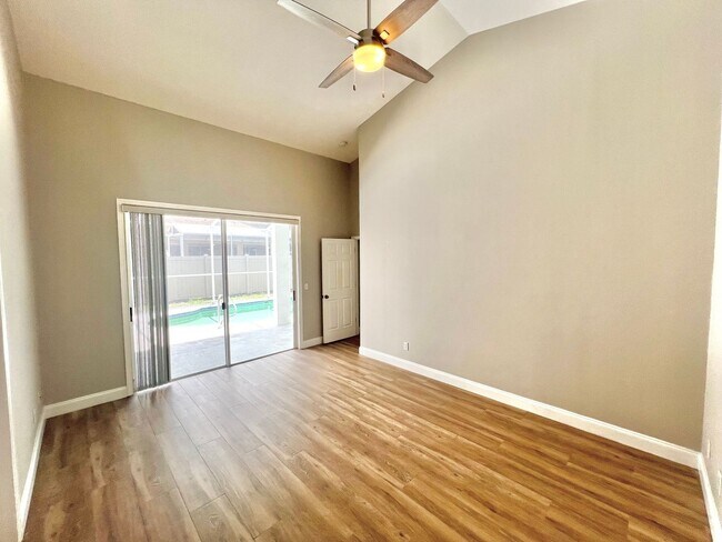 Building Photo - Stunning 3BD/2BTH Pool Home in Tarpon Spri...