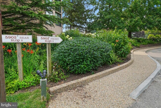 Building Photo - 5902 Mt Eagle Dr