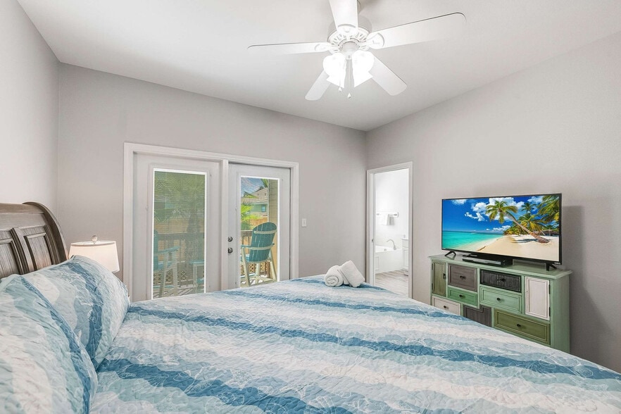 Building Photo - 1813 Eleventh Street-SI ID1325620P