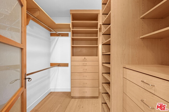 Building Photo - 435 Dalehurst Ave