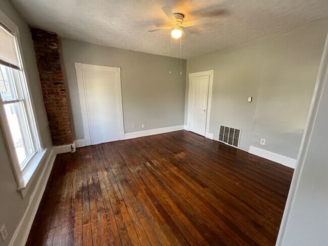 Building Photo - 76 E Innis Ave