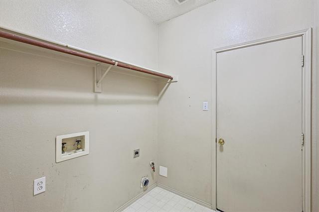Building Photo - 2133 Mahogany St