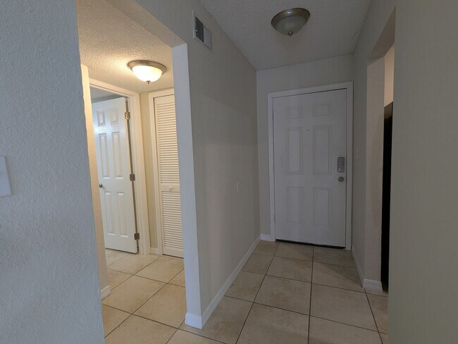 Building Photo - First Floor One Bedroom Condo in Metro at Michigan Park