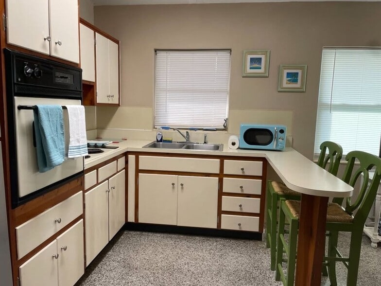 Building Photo - 2125 Highland Ave