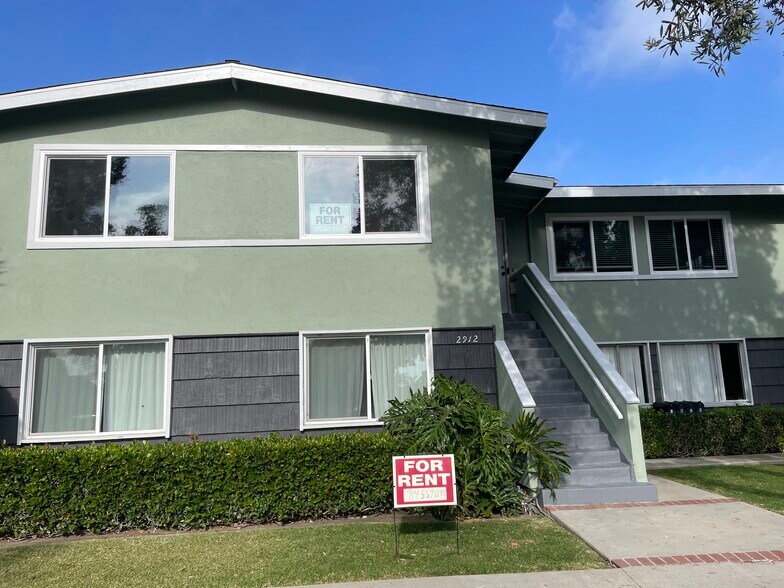 Upstairs unit with new windows; upper left - 2912 Peppertree Ln