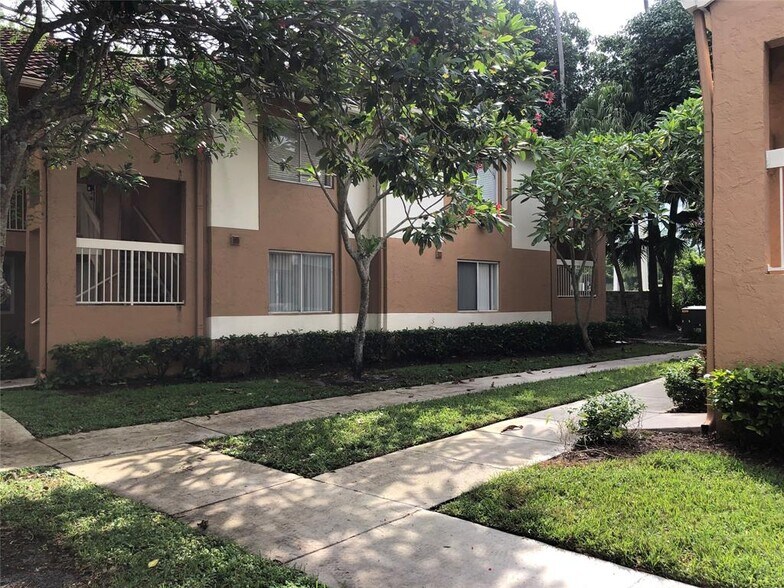 Building Photo - 729 NW 92nd Ave