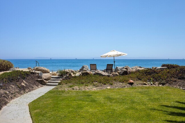 Building Photo - 4499 Del Mar Ave