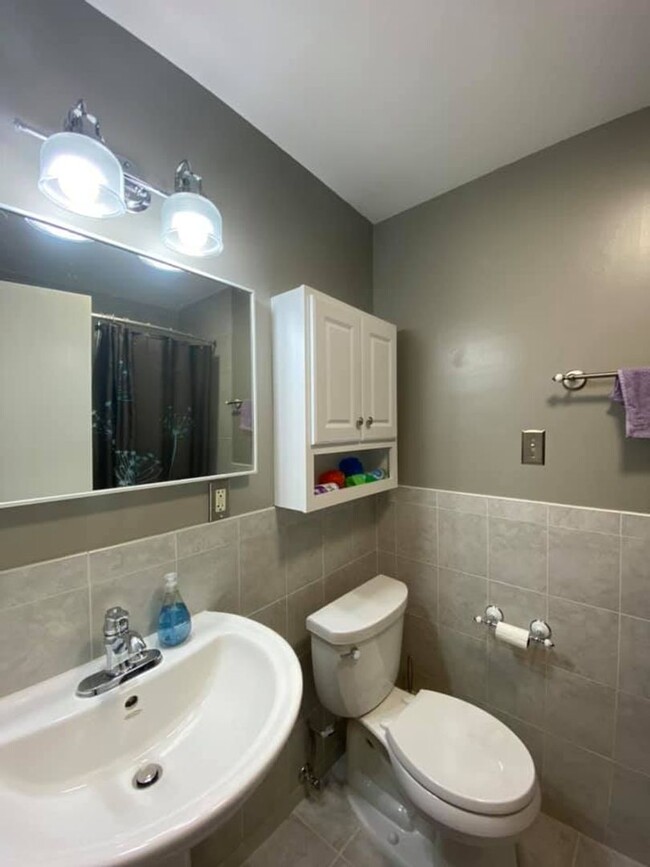 Building Photo - Cozy Studio Condo in Dupont Circle!