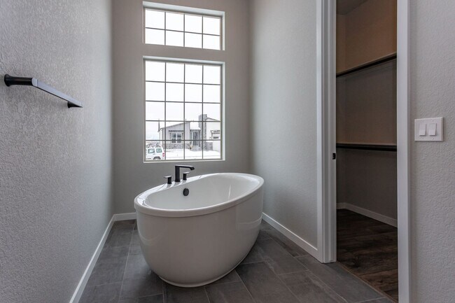 Building Photo - Exceptional 4-Bedroom Home with Dual Fireplaces, Main Level Master Suite, and Spacious Basement -...