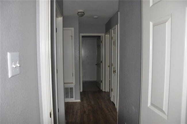 Building Photo - 10625 Royal Tara Cove