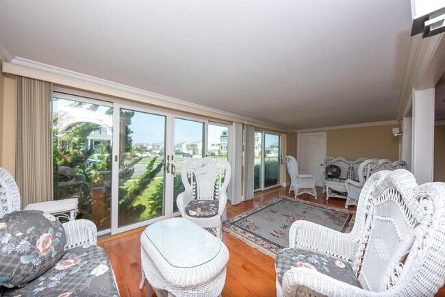 Building Photo - 3201 Bayland Dr