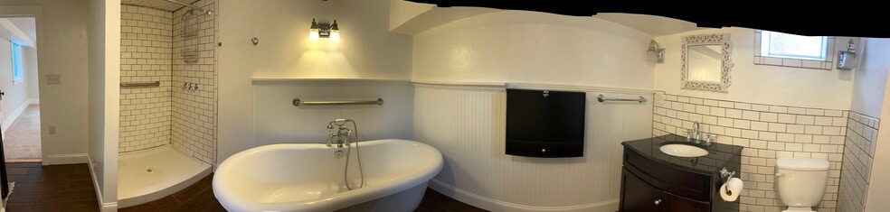 downstairs bathtub - 64 N 200 W