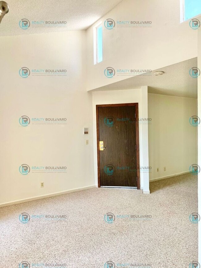 Building Photo - Chic Studio with Open Bedroom & Pool
