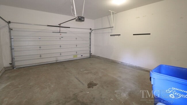 Building Photo - Roomy One Level 2 Bdrm Duplex w/ Open Floo...