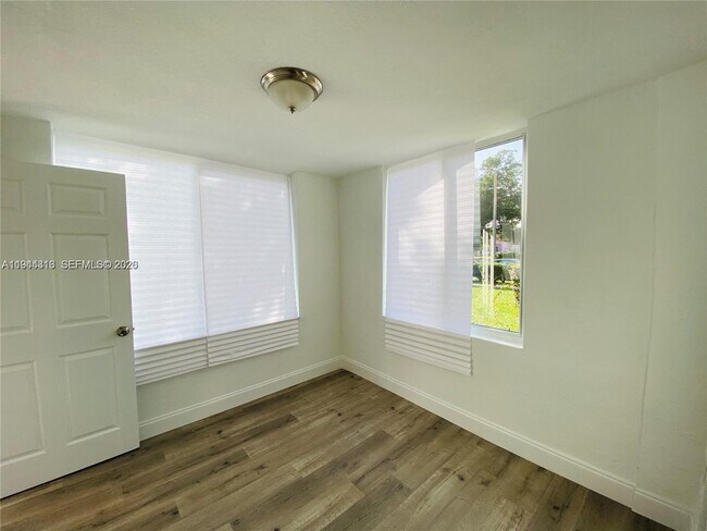 Building Photo - 915 NW 59th St