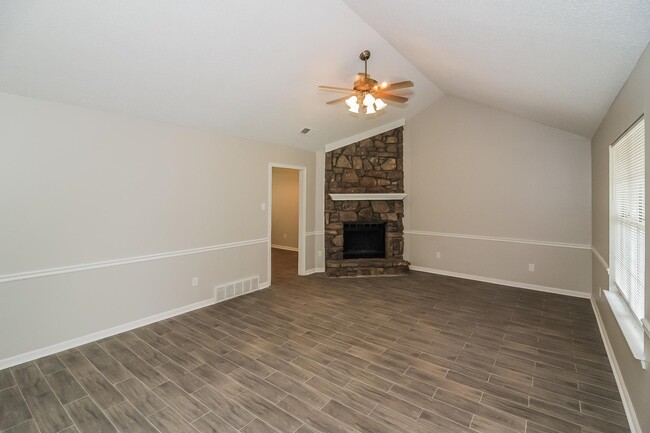 Building Photo - 6047 Cottage Hill Dr