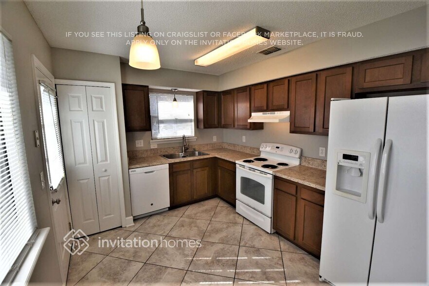 Building Photo - 8478 Wessex Ct