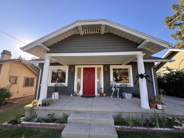 Primary Photo - 1789 Walworth Ave