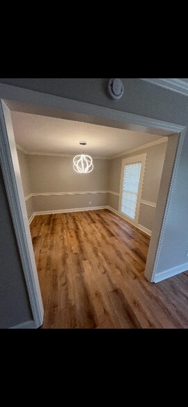 Building Photo - 5820 Windsor Dr