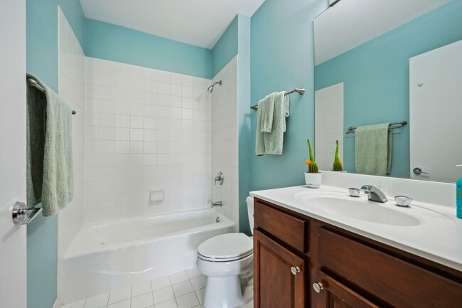 Building Photo - 330 N Clinton St