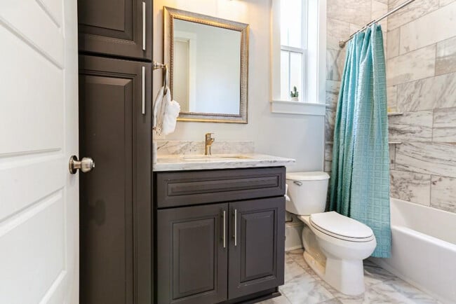 Building Photo - 1222 Carondelet St