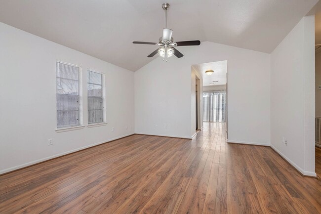 Building Photo - February Move In Available!  Cute 3 Bed, 1...