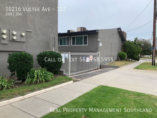 Building Photo - Newly Renovated 2 Bedroom/ 2 Bath Spacious...