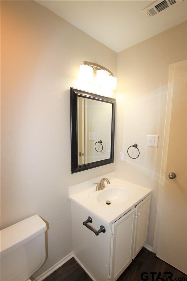 Building Photo - 15711 Echo Glen Dr