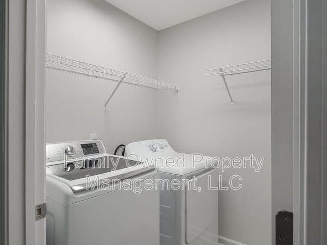 Building Photo - 8968 E Cat Tail Pond Rd