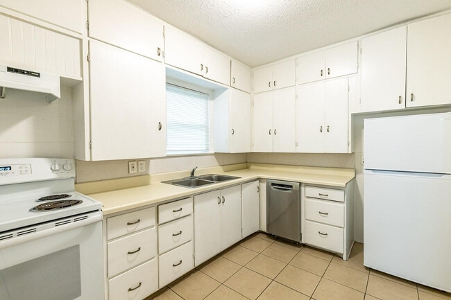 Building Photo - 2120 28th St