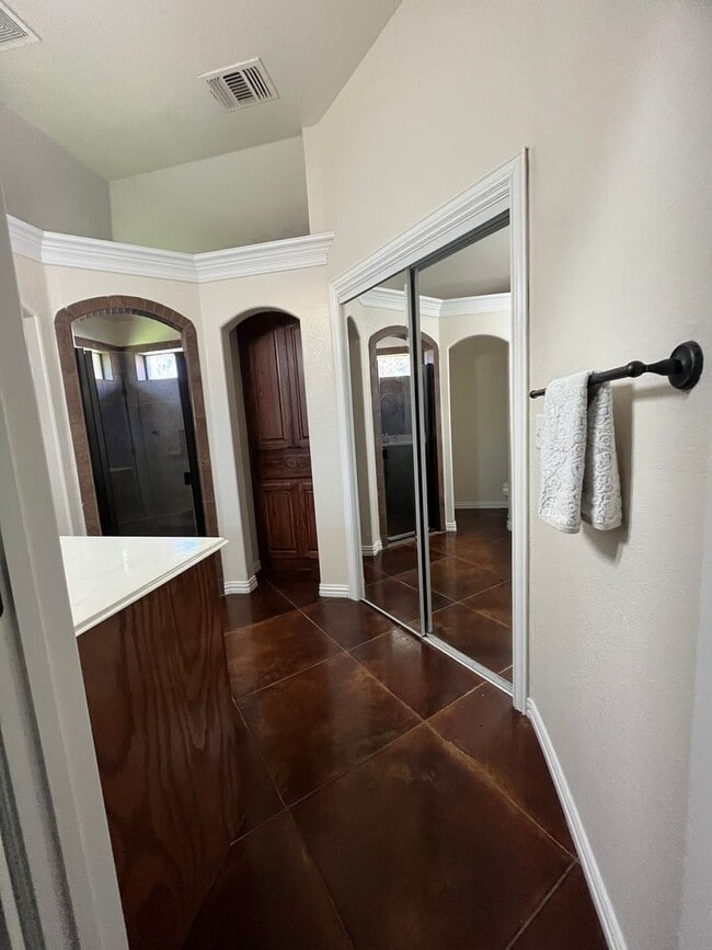Building Photo - Four bedroom home located in prime neighbo...