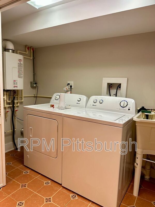 Building Photo - 1222 Mimosa Wy