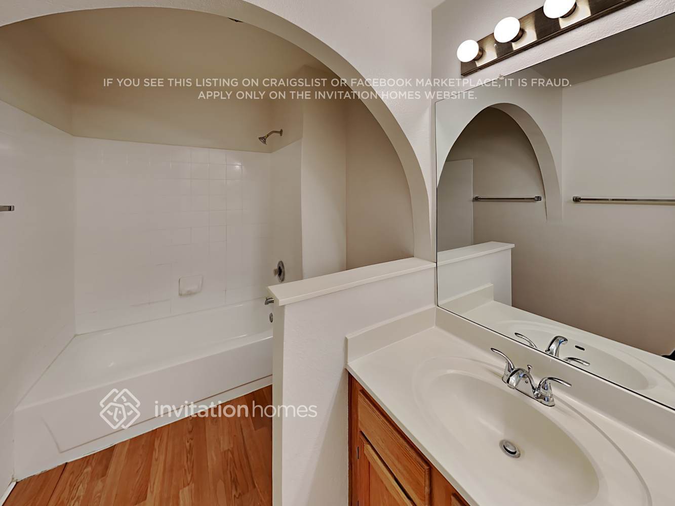 Building Photo - 501 N Red Rock St