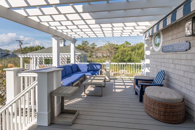 Building Photo - 159 Beach Ave