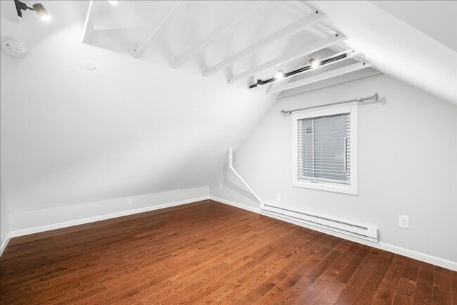 Building Photo - Updated Single Family Rental in White Plains