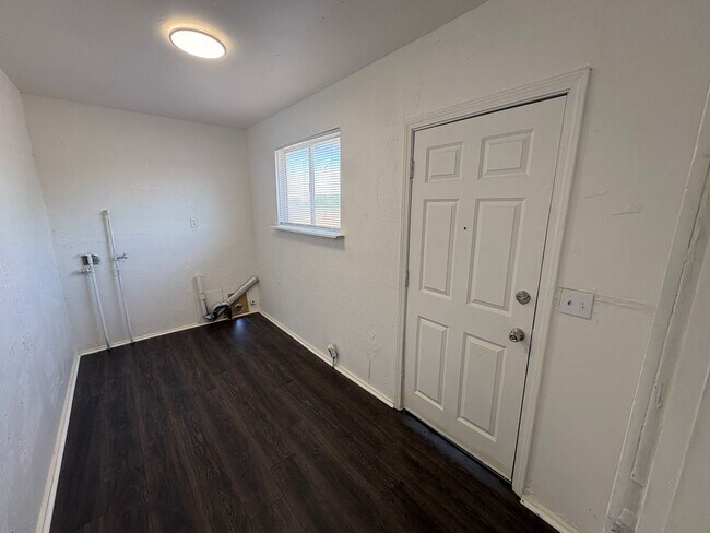 Building Photo - 4116
