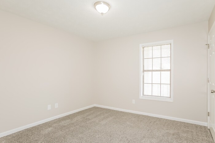 Building Photo - 945 Sideline Ct