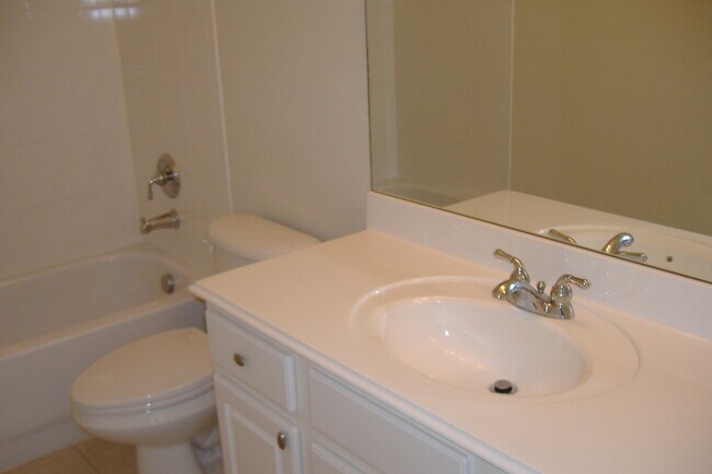 Building Photo - GREAT SPACIOUS 2 STORY HOME IN AVALON PARK in EAST ORLANDO