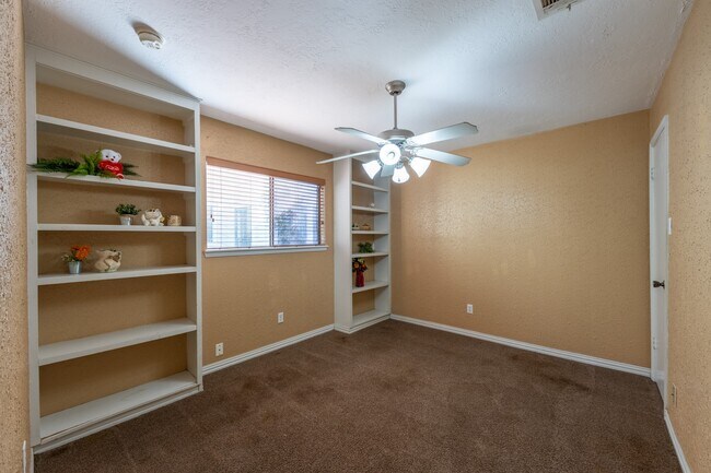 Building Photo - 6030 Gallant Forest Dr