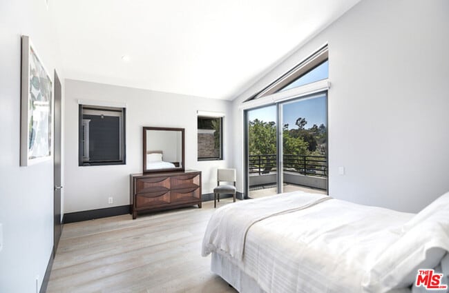 Building Photo - 2122 Castle Heights Ave