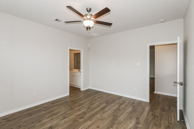 Building Photo - 401 San Miguel Crk Dr