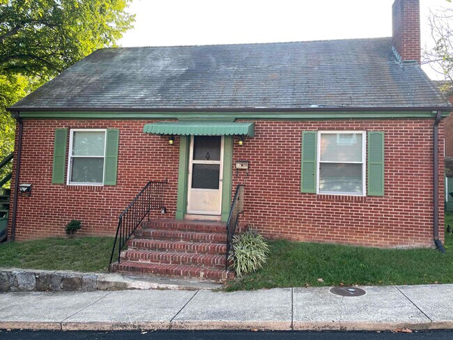 Building Photo - 10 N Court St