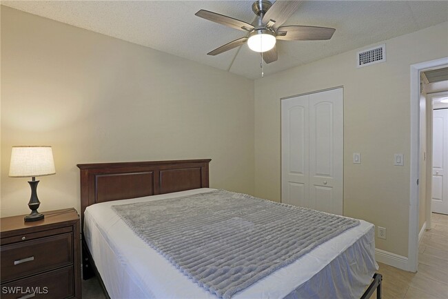 Building Photo - 5327 Summerlin Rd