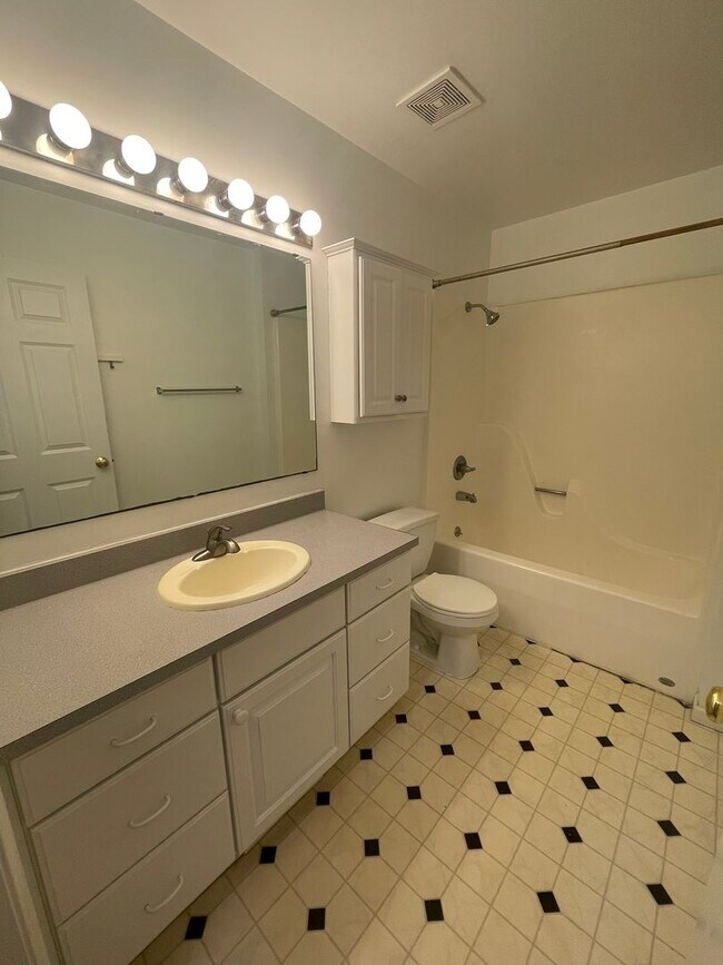 Building Photo - 230/232 Brookridge Ct.