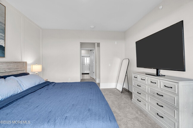 Building Photo - 218 3rd Ave