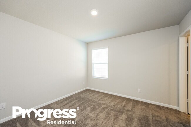 Building Photo - 4337 Southton Bed