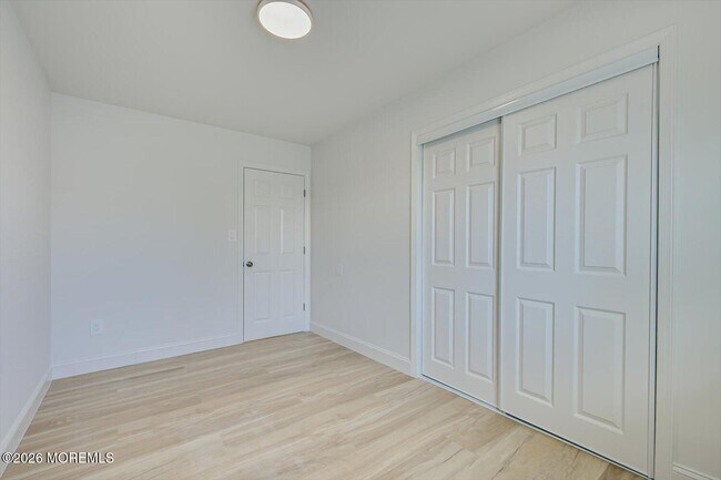 Building Photo - 212 10th Ave